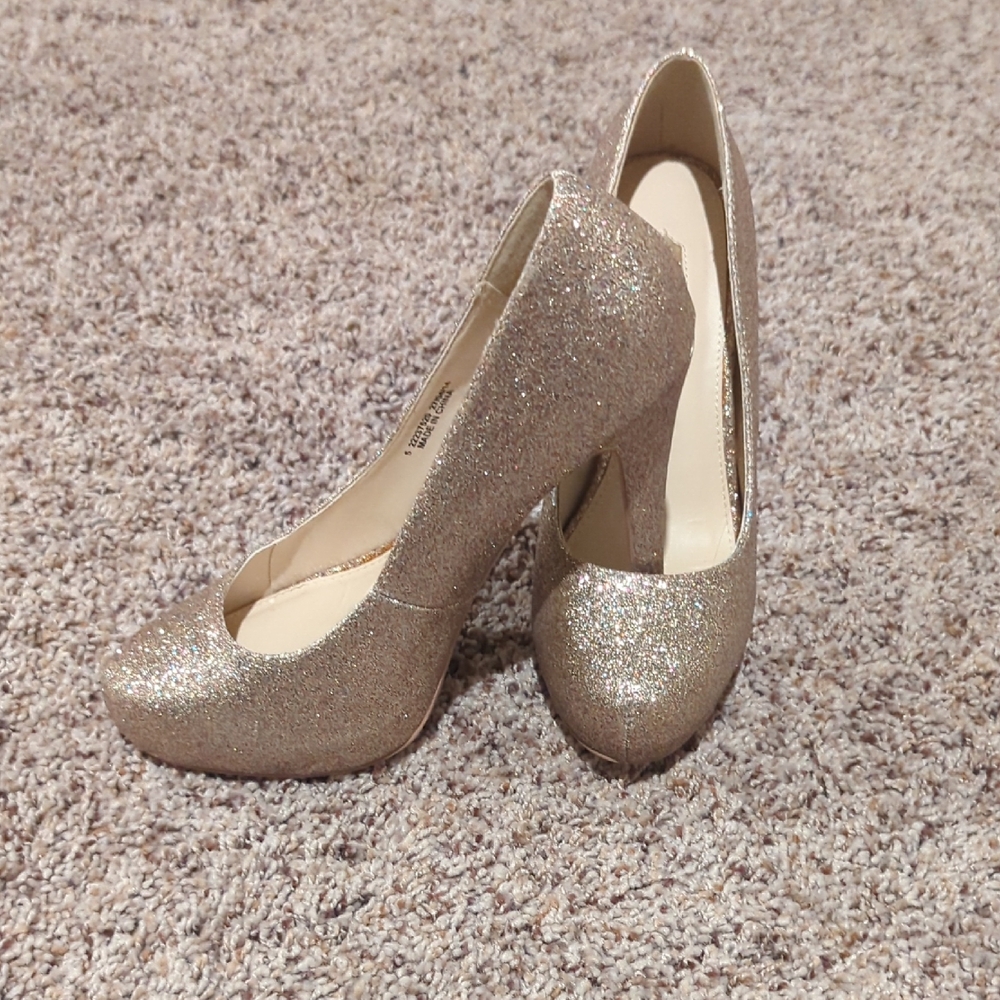 Elegant Glitter Pumps